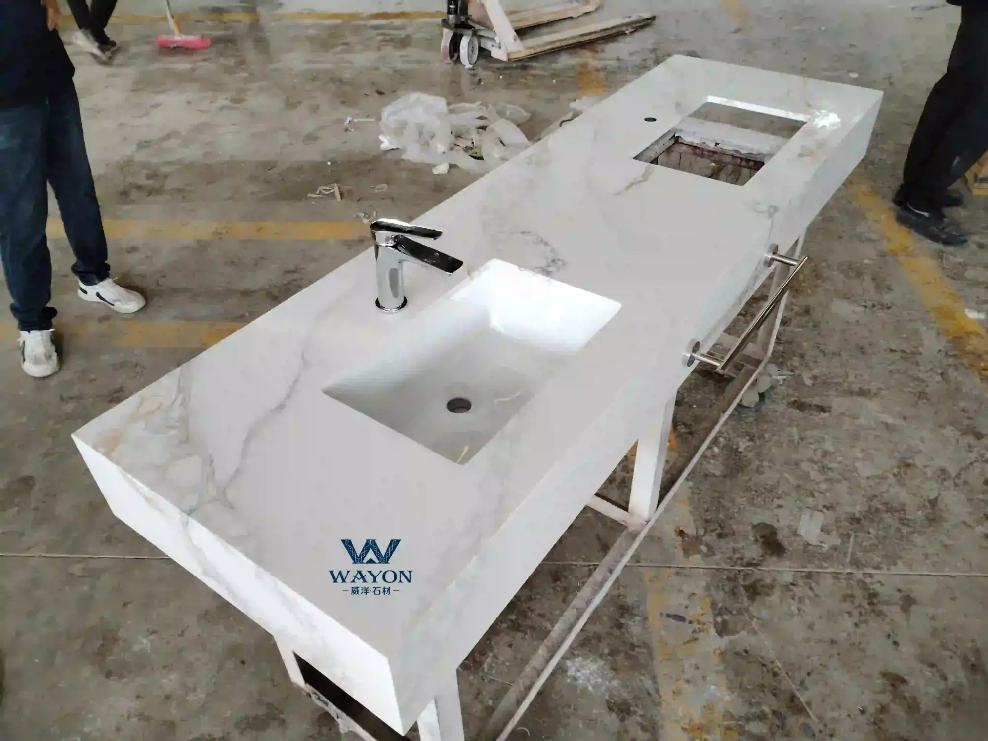 سطح حمام من الكوارتز البلاتيني بوراج WG538